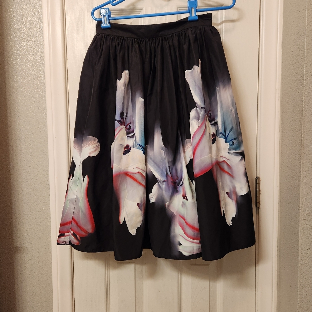 Bebe skirt size 6